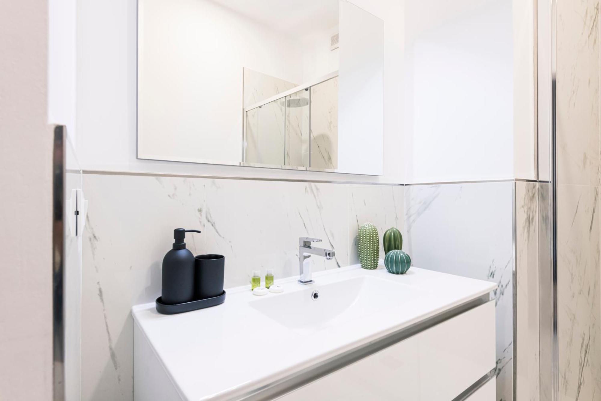 Appartamento Easylife - Elegante E Rifinito Vista Duomo In Piazza San Babila
